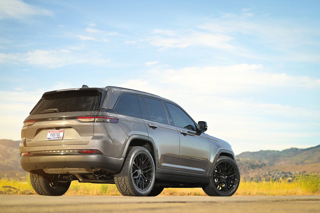 jwolfe208's tweet photo. My new whip. @WheelPros @NicheWheels @NittoTire @eibach_racing @Jeep 
22x10.5 niche gamma wheels 
Eibach pro kit dropping it 2.2 front 2.4 rear
305/40/22 nitto tire https://t.co/46iaSqkD98
