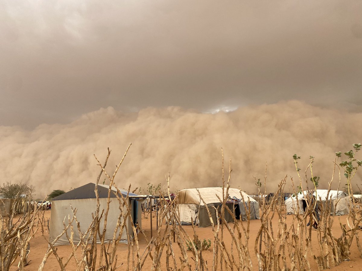DickoAlhamis's tweet photo. “A violent wind is currently sweeping through the Mbera refugee camp, endangering fragile homes. We call for vigilance and caution from all residents. Our thoughts are with those affected. #Mbera #Solidarity #Safety”#Refugees https://t.co/Pa6YRCrWyE