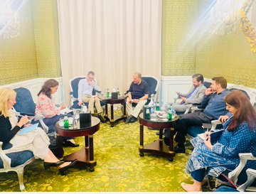 Payfurdu's tweet photo. تیسرے دوحہ اجلاس کے دوران ملاقاتیں۔

پاکستان کے افغانستان کے لیے خصوصی نمائندے آصف درانی کی اجلاس کے موقع پر امریکہ، چین، روس اور یورپی یونین کے ہم منصبوں کے ساتھ سفارتی ملاقات۔

جس میں عالمی تعاون کو مضبوط بنانے اور علاقائی چیلنجوں سے نمٹنے پر بات چیت کی گئی۔ https://t.co/XUJnV6ZYjL