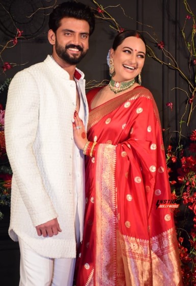 SadiaDisha2's tweet photo. Congratulations 😍. #sonakshisinhaweddingv https://t.co/YTLc6cVQJ5