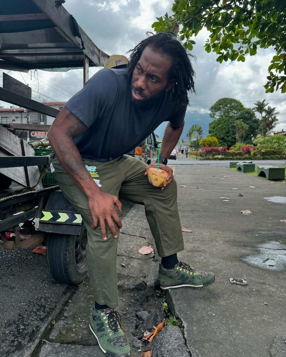 BleacherReport's tweet photo. Kawhi vibing in Costa Rica for his 33rd bday 🌴🔥

(via kawhisklawset/IG) https://t.co/MtMlXk2Qku