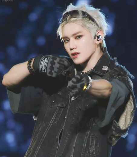 AboutMusicYT's tweet photo. Happy 29th birthday to NCT's Taeyong! https://t.co/K9BH4vdBMW
