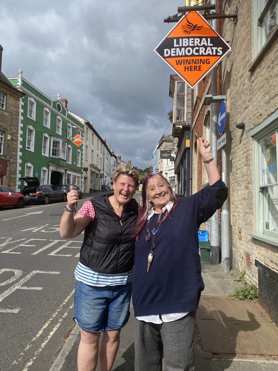 Good to see ⁦<a href="/SarahDykeLD/">Sarah Dyke MP 🔶</a>⁩ covering Wincanton High Street this afternoon. Proud to be supporting a woman politician with ethics who truly cares and works for her community. She is a winner as far as I am concerned!!