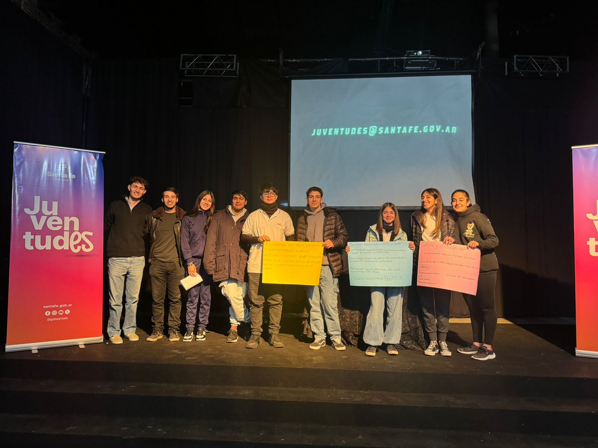 GastaNoyjovich's tweet photo. LA JUVENTUD EN EL CENTRO📚🚀

🗣️ En Villa Constitución, comenzamos con los encuentros con estudiantes secundarios para conversar y debatir sobre la participación estudiantil y las problemáticas de las juventudes en las escuelas secundarias. https://t.co/aeGm8WwyKA