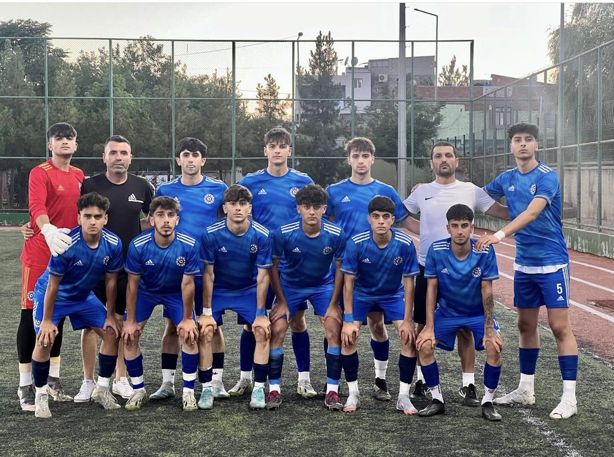 TEBRİKLER KUZGUNLAR. 
Diyarbakır Grup merkezinden şampiyon olarak ayrılan Anadolu Bingöl spor U17 takımı son dört takım arasına girmeye hak kazandı. Kuzgunlar futbol takımını, Yönetimini ve Teknik ekibi Tebrik ediyor. Türkiye Finallerinde başarılar diliyorum. 👏👏🏆🏆