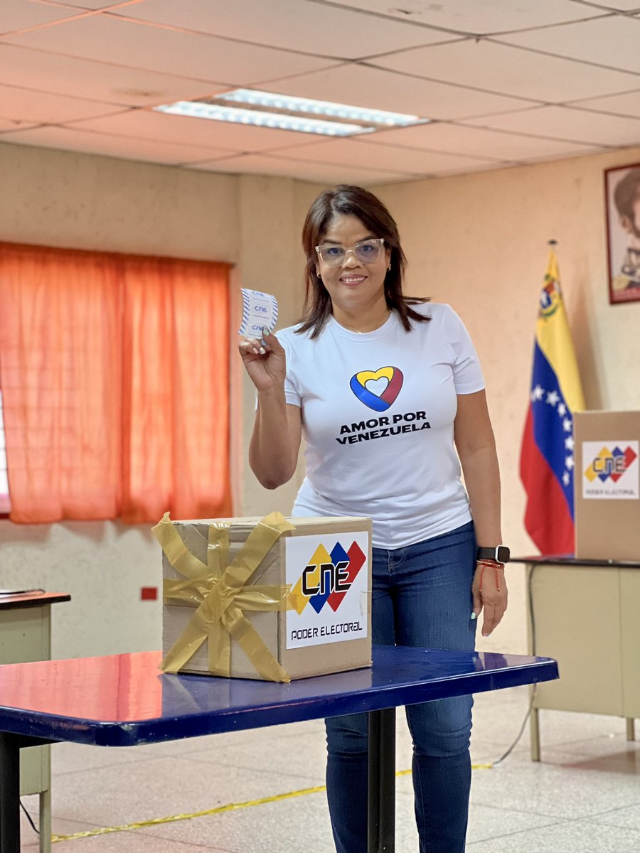 Ya ejercí mi derecho a la participación en este Simulacro Electoral 2024 Rumbo a las elecciones presidenciales del 28 de Julio. 
¡Venezuela es un país democrático, participativo y protagónico! 
<a href="/NicolasMaduro/">Nicolás Maduro</a> <a href="/PartidoPSUV/">PSUV</a> 
#SimulacroPorLaPaz