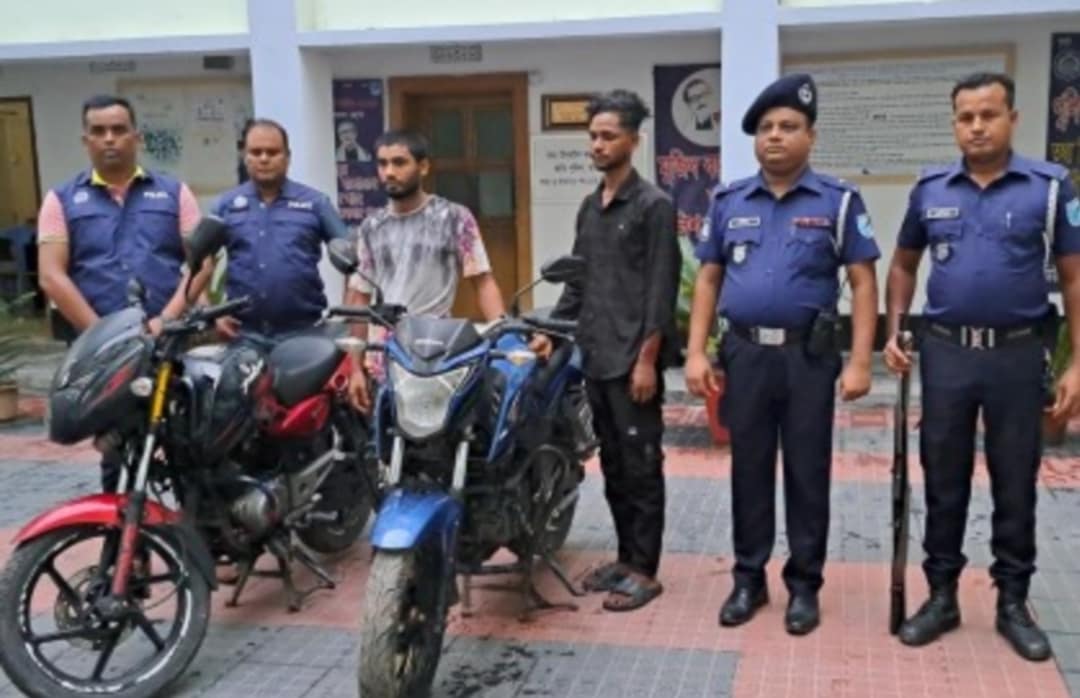 পাঠাও রাইডের মোটরসাইকেল ছিনতাই, গ্রেফতার ২