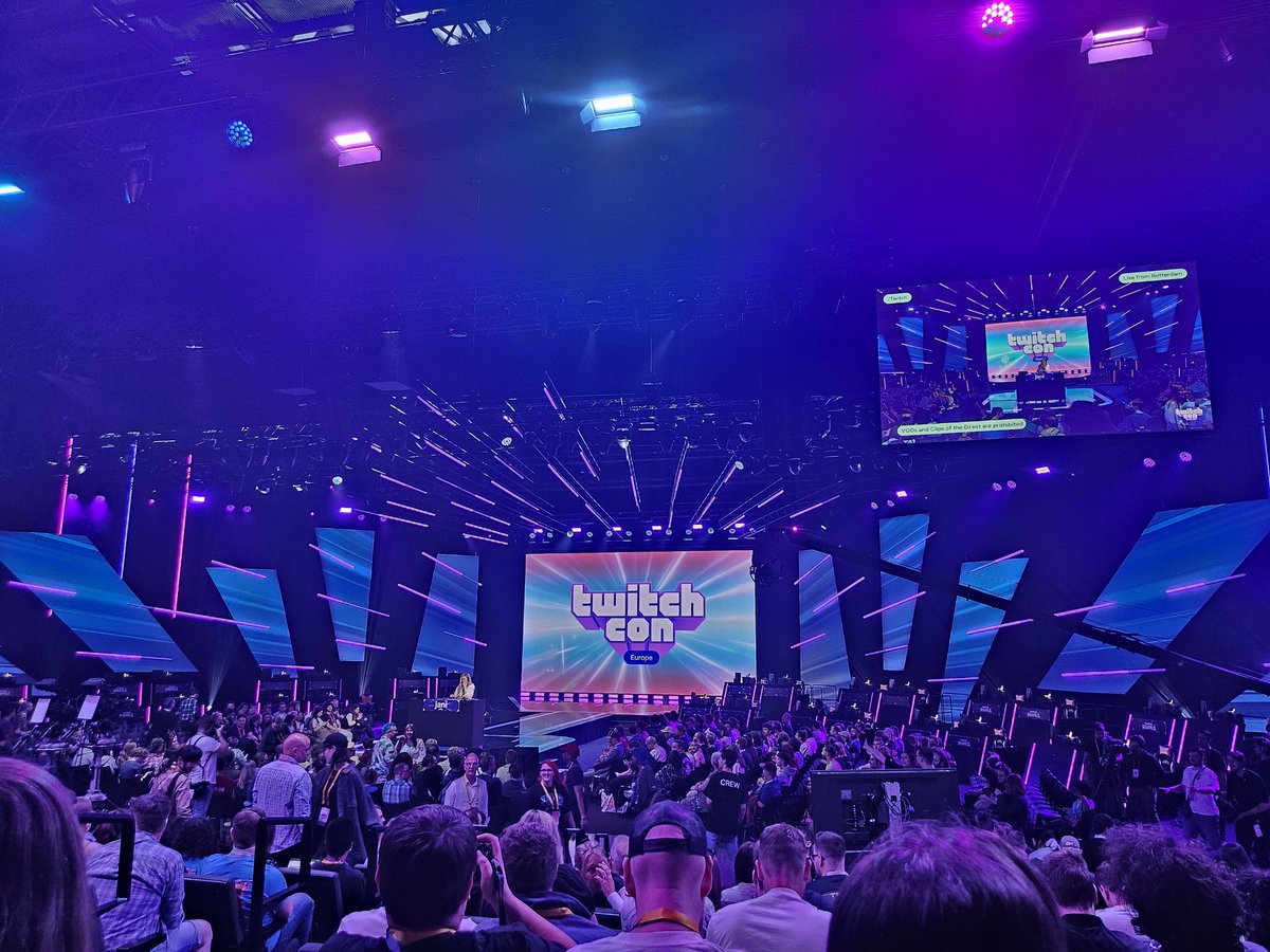 pri_ladwa's tweet image. #TwitchConRotterdam done and done ✅️ with the best team everrrrr @SwipeRightGG  @EsomRob 💜💜💜