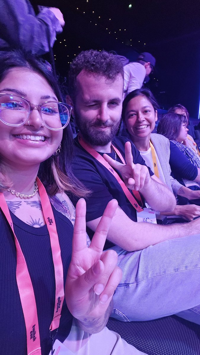 pri_ladwa's tweet image. #TwitchConRotterdam done and done ✅️ with the best team everrrrr @SwipeRightGG  @EsomRob 💜💜💜