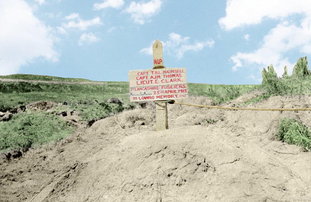 kedituti's tweet photo. #gallipoli #gallipolicampaign #gallipoli1915 #anzaccove #suvla #battleofgallipoli #canakkalesavasi #capehelles #dardanelles
25 Nisan da 'W' Plajı'nda çatışma sırasında öldürülen İngiliz Lancashire Piyadeleri'nden üç subayın mezarının görüntüsü Gelibolu 1915 https://t.co/nwXiwdhSH6