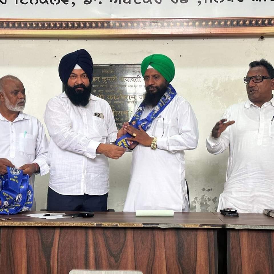 bsp001's tweet photo. पंजाब मे बीएसपी प्रदेश अध्यक्ष मा. #Jasvir_Singh_Garhi जी के नेतृत्व में आजाद लोकदल पार्टी का बीएसपी मे हुआ विलय
इस मौके पर आजाद लोकदल पार्टी के अध्यक्ष सुरजीत सिंह ने अपने समर्थकों के साथ बीएसपी को मजबूत करने का संकल्प लिया इस मौके पर दोनो दलों के नेता मौजूद रहे_जय भीम
@bspindia https://t.co/VJ0I2I44hV
