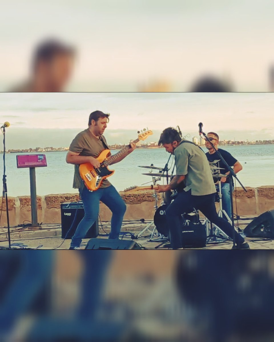 senkioficial's tweet photo. Aquí os dejamos algunas fotos de nuestro concierto de ayer en la #MediaLuneta en #PuertoReal. ¡Lo gozamos muchísimo! 🤩🙌

Muchas gracias a todos los que asististeis y, por supuesto, muchas gracias a la Asoc. de músicos de Puerto Real.

#Senki
#rockalternativo 
#Powertrio https://t.co/vyjpLLaA2C