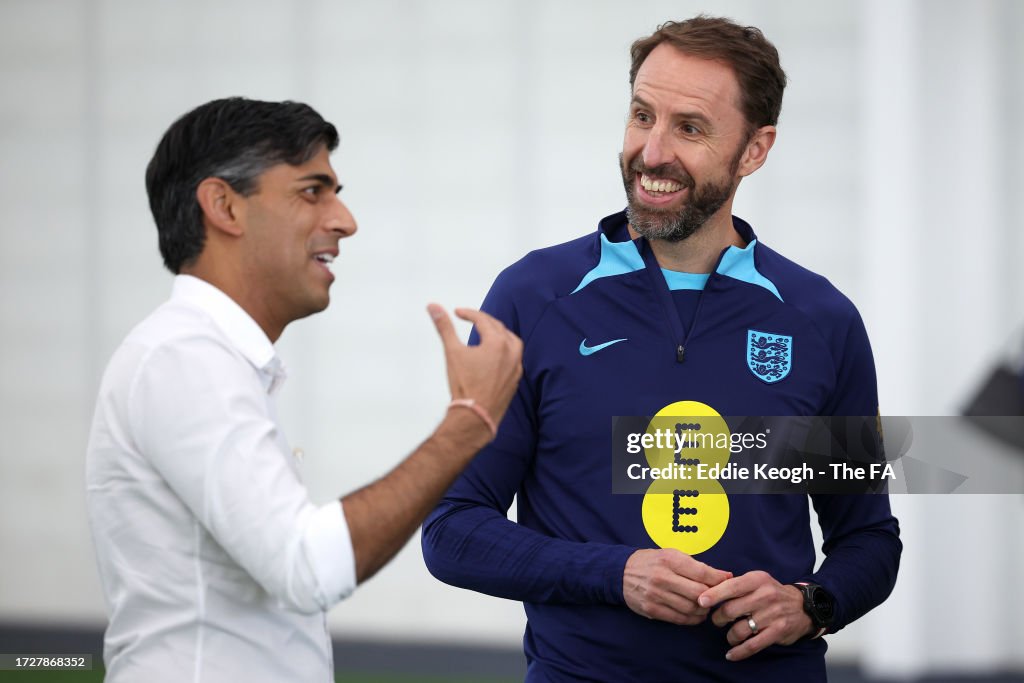 Scenes in the queue for the Job Centre Friday morning....
#ENGvSLO