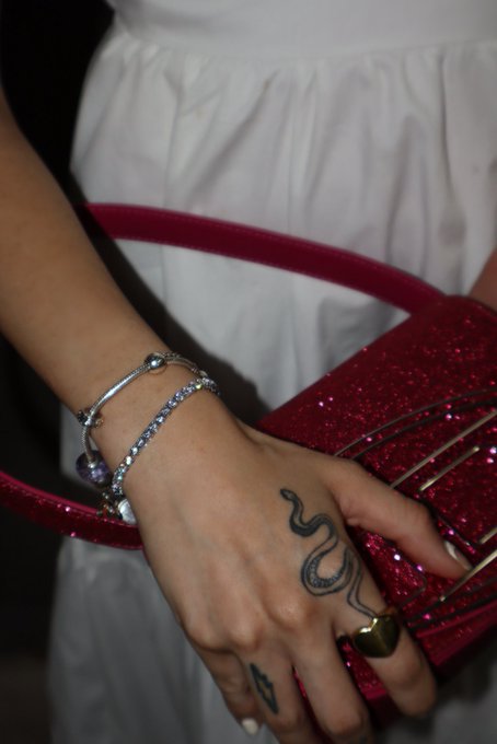 🎁🎁 https://t.co/ZwQvjgehro