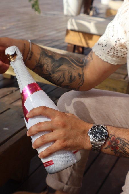 🎁🎁 https://t.co/ZwQvjgehro