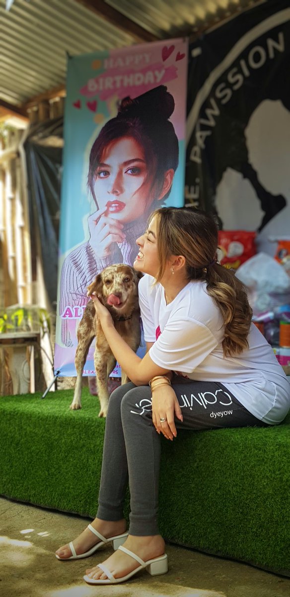 dyeyow's tweet photo. Dahil ang lakas maka throwback ng The B side with @alexailacad.
Sobrang genuine ng happiness nya dito.
#AlexaIlacad
#Alexanators
#PawssionProject https://t.co/3W34PsKo0b