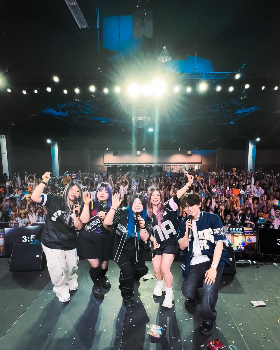 itskrewofficial's tweet photo. KREW LOVES YOU KF 💙🖤 #VidConAN24 https://t.co/3jHAdwSnOO