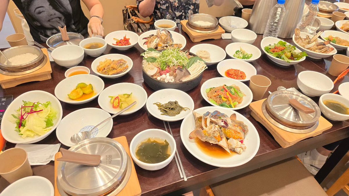 jaewon725's tweet photo. 240629.
장모님 생신으로 방문한 백운원.
한정식 식당으로 번화한 곳에서 떨어져 산 언덕배기에 있어 조용하고 주차공간도 여유가 있음.
농원을 하다 식당을 개업하셨는지 나무들이 많다. https://t.co/XEIt8qcExJ