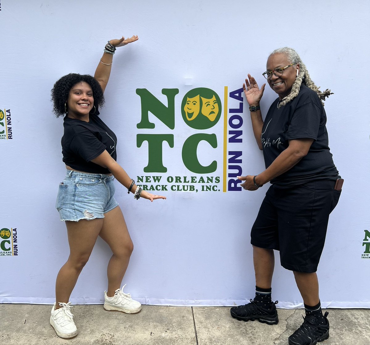 explicitlyme24's tweet photo. What a great morning to run and connect!☀️🌈🏃🏾‍♀️‍➡️ Shoutout to those who showed up to support us. 🥰🫶🏿🫶🏾🫶🏽🫶🏼 #prideneworleans #support #runforlife #lesbiansofcolor #ExplicitlyMe https://t.co/Unw8akTdlK