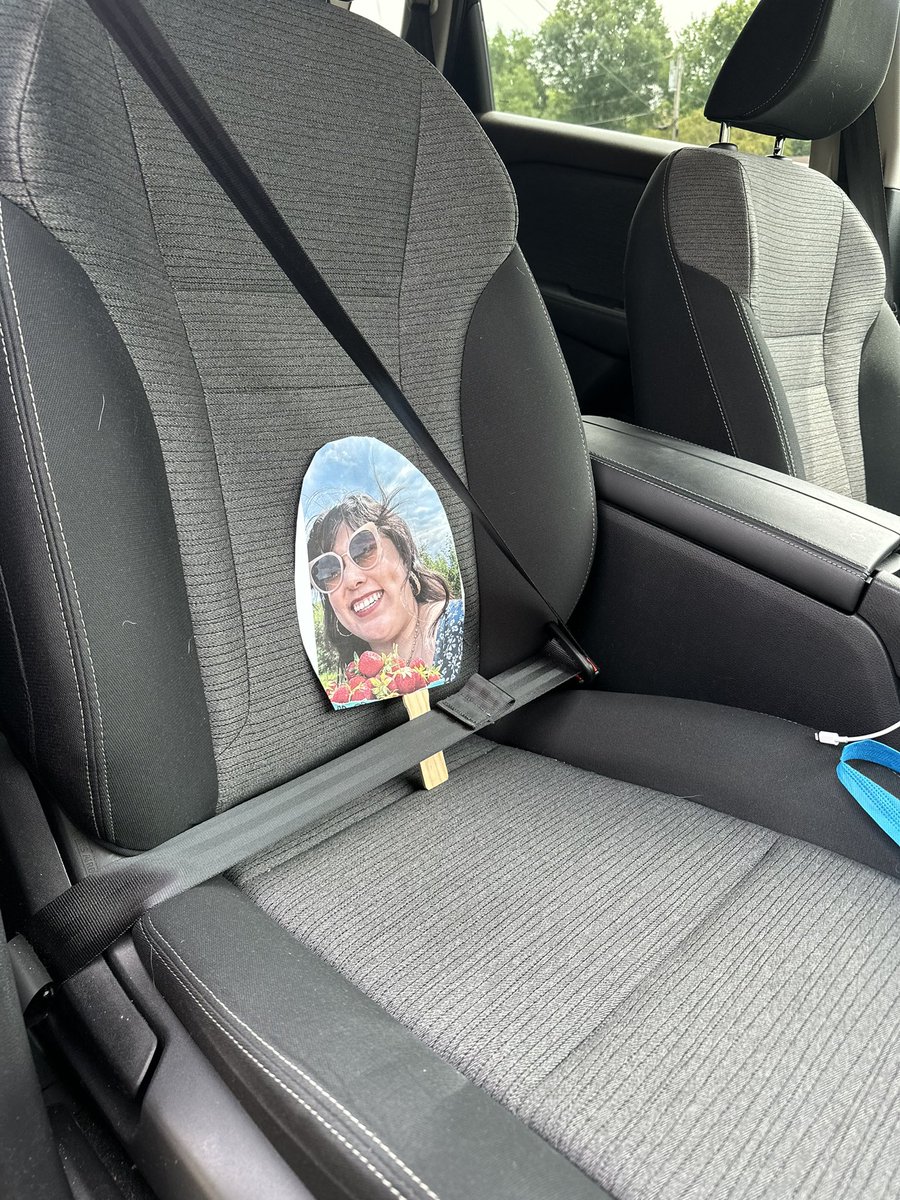 narles15's tweet image. Our friend couldn’t make the @brandicarlile concert today due to illness, so we made her into a fan!! Please take photos with our chica Sam #tanglewood #justiceforsam