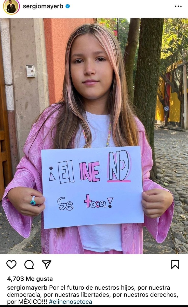 catrina_nortena's tweet photo. #FueraMayerDeMorena 
🚨 Así es como el fantoche y traidor de @SergioMayerb utilizó a su hija, marchó y defendió públicamente al #INE de @lorenzocordovav y a la Marea Rosa del Prian

No entiendo como después de todo esto, @PartidoMorenaMx, @mario_delgado y @CitlaHM le regalen la pluri a este traidor que le tocaba a un Representante Otomí...