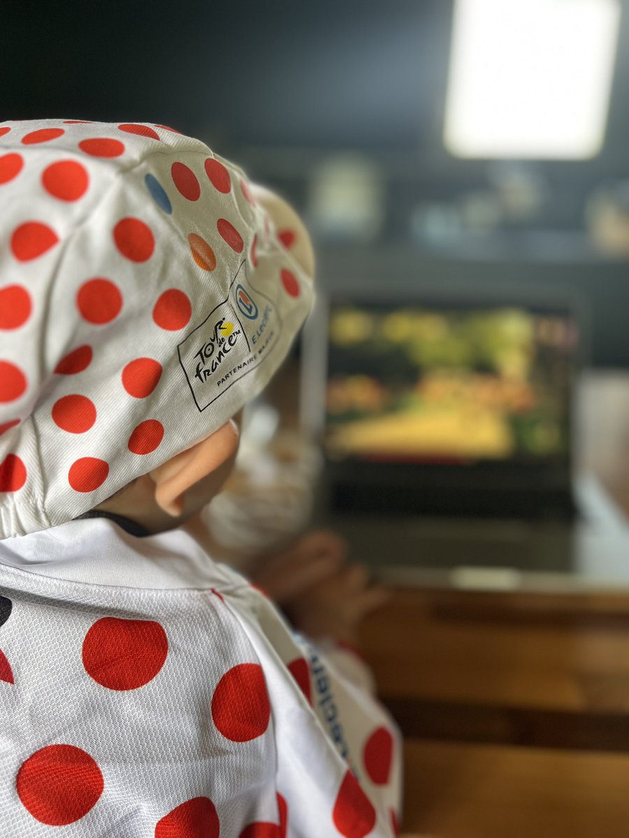 Plonger dans la folie de juillet. Et y entraîner mon fils. Comme mon père avant moi. 

Le Tour est un lien entre les Français. Entre les générations. Entre les époques.
