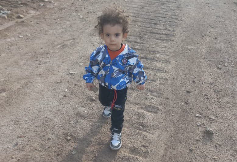 ۳روز از ناپدید شدن‌آرین ۳ ساله هنگام بازی با برادر دوقلویش در پارکشهر تهران می گذره و جستجو برای پیدا کردنش بی نتیجه مونده.به دلیل اینکه افراد معتاد در حوالی پارک پرسه می‌زنن این احتمال هست که او را با خود برده باشن.
ممنون‌ میشم‌ریت‌بزنید‌شاید‌کسی از سرنوشت آرین خبر داشته باشه🙏