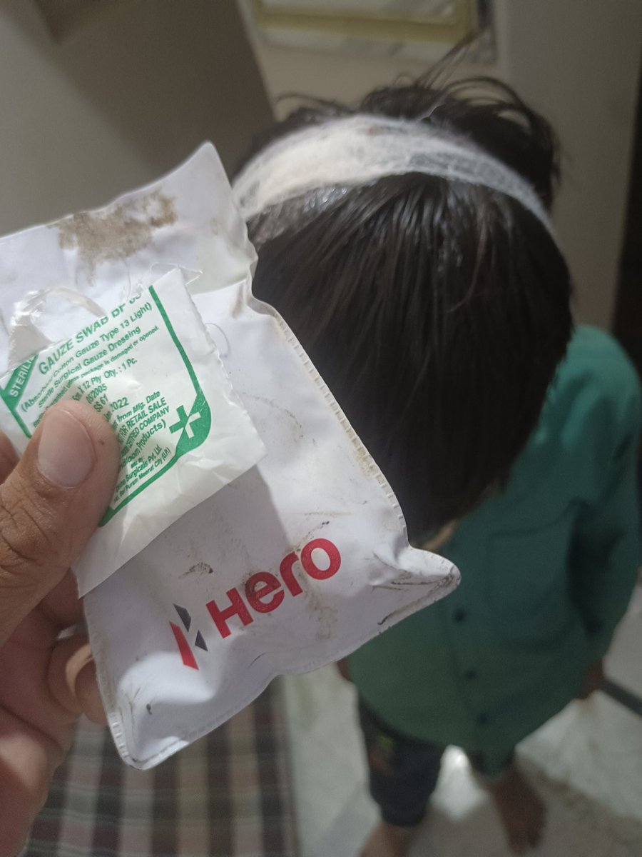 हीरो मोटोकॉर्प के बाइक में फर्स्ट एड किट दिया जाता हैं यह नवाचार मुझे बहुत पसंद आया आज एक बच्चे के खेलते समय सिर में चोट आ गई तो आपातकालीन स्थिति में इस फर्स्ट एड किट से प्राथमिक उपचार किया जिससे खून का बहाव बंद हो गया उनके बाद हॉस्पिटल में उपचार करवाया गया <a href="/HeroMotoCorp/">Hero MotoCorp</a> #HERO