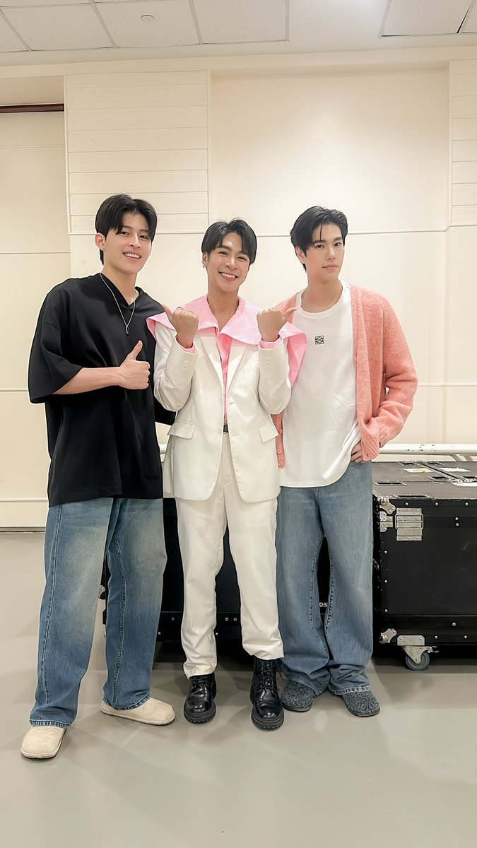 pxxcard's tweet photo. MC Love Embraces PHUWIN 21 Birthday #LoveEmbracesPHUWIN #pxxcard #โปสสะการ์ด #พิธีกรมืออาชีพ #mcevent #พิธีกรอีเว้นท์ #costumebynamm
Costume : @mheeenamm https://t.co/rMjHIXS7ze