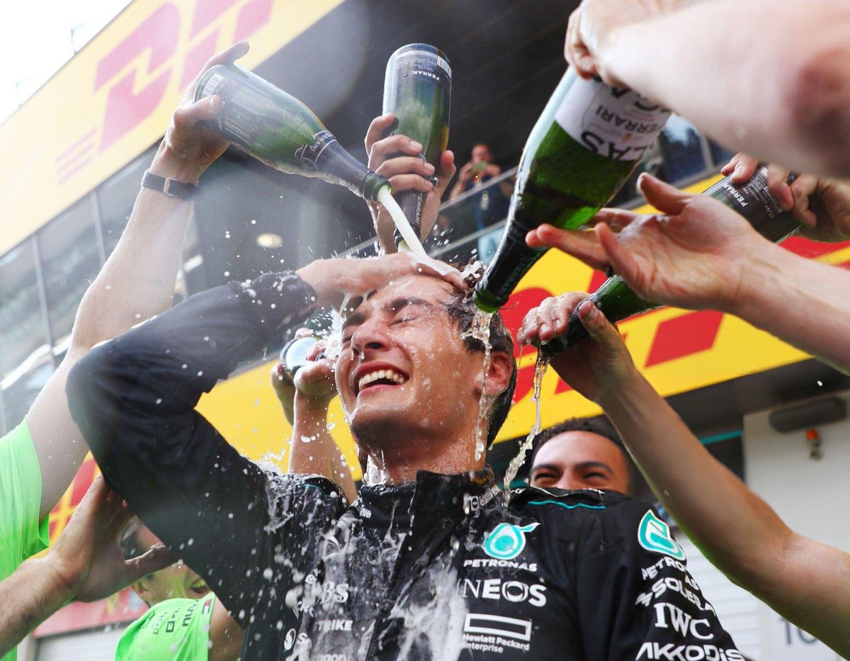 595 dias atrás e hoje. Alguém mais tinha sentido falta dessa sensação? 🩵🍾