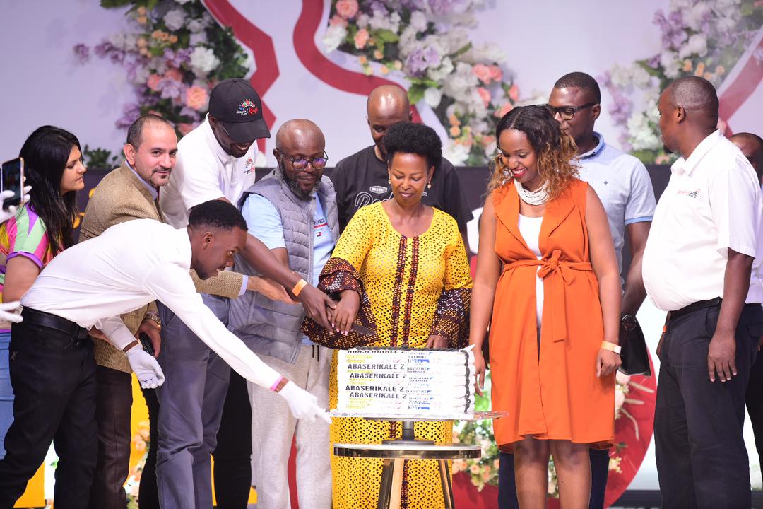 newvisionwire's tweet photo. 𝐈𝐭'𝐬 𝐭𝐢𝐦𝐞 𝐭𝐨 𝐰𝐢𝐧! 𝐋𝐨𝐭𝐬 𝐨𝐟 𝐩𝐫𝐢𝐳𝐞𝐬

Unless you are here physically, there is no word that can describe the emotions displayed by the winners when their names are called from the crowds. Exhilarating moments right here. Wow, just wow!

#VisionUpdates #BrideAndGroomExpo

📸 @kamiriam