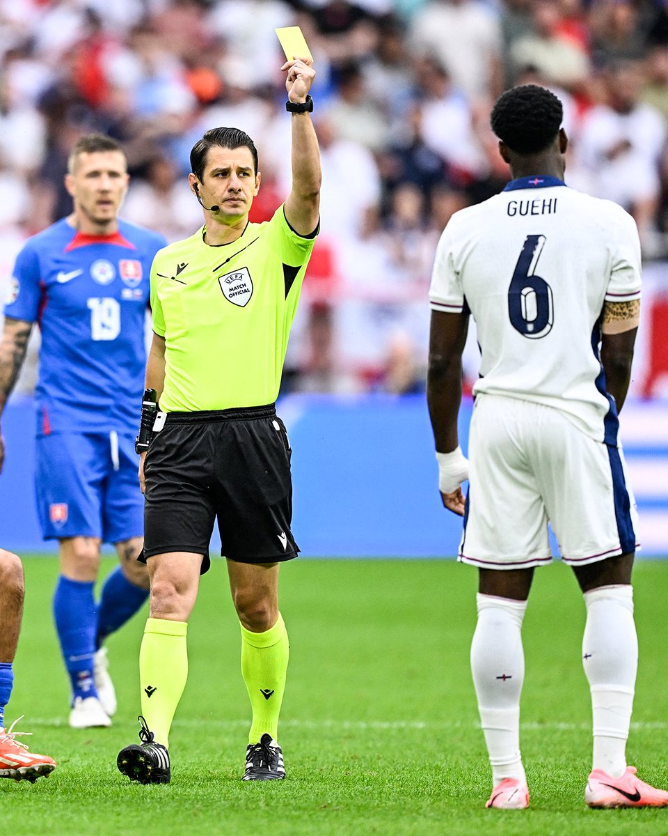 SiaranBolaLive's tweet photo. Babak pertama sudah 5 Yellow Card
Inggris 3
Slovakia 2 https://t.co/e3KxxCEF3n