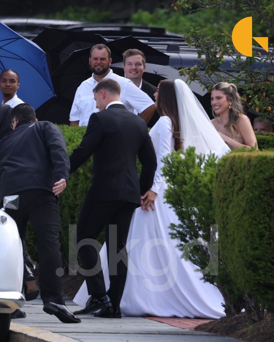 BackgridUS's tweet image. Congratulations to the newlyweds! Olivia Culpo and Christian McCaffrey have officially tied the knot in a stunning coastal ceremony in Watch Hill, RI.

📷: Patriot Pics / @backgrid_usa 

#backgrid #oliviaculpo #ChristianMcCaffrey