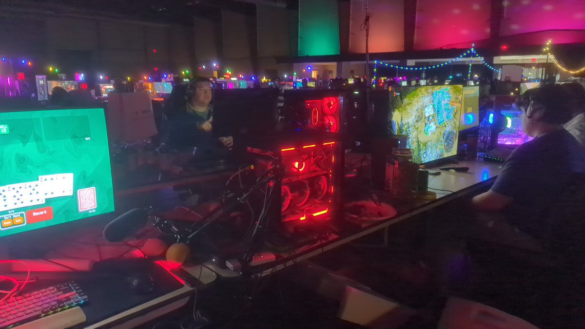 mor_a_no's tweet photo. Another great @LANFESTgames  party at @MASSIVELAN . Thank you @intel @IntelGaming for being a great sponsor! https://t.co/1499dF69BY