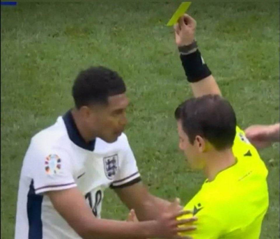 Bellingham: Hocam bende galatasaraylıyım 

Halil Umut Meler: olum kartı göstermeden söylesene aq