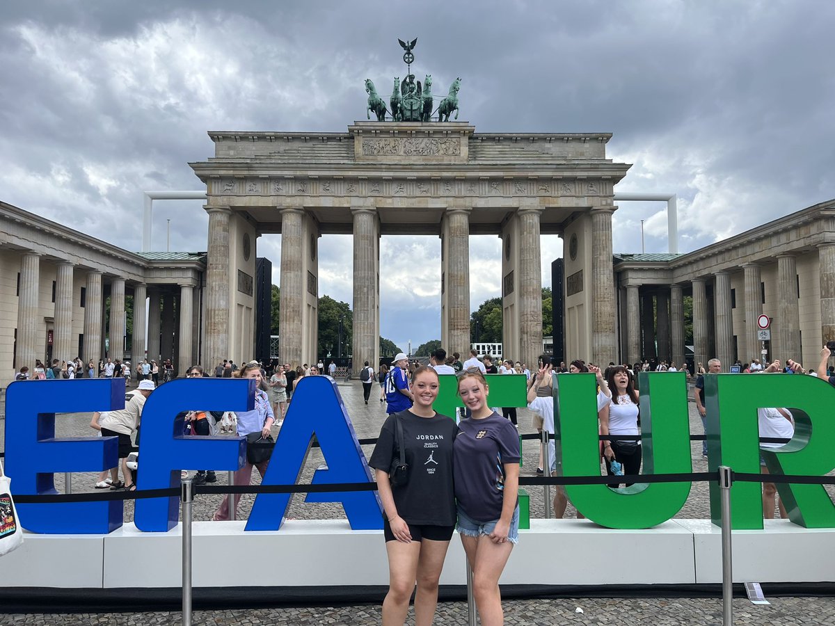 jasoncook8's tweet photo. Berlin fan park for 🏴󠁧󠁢󠁥󠁮󠁧󠁿 - 🇸🇰 https://t.co/Nbasj8iMJf