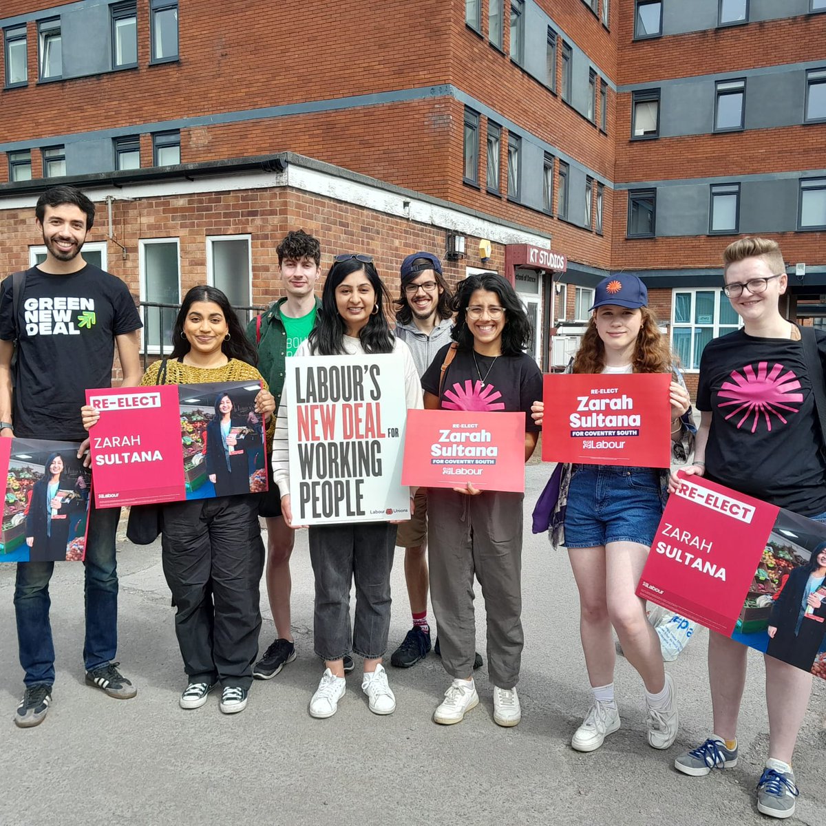GNDRising's tweet photo. 1 week. 9 constituencies across the country. Thousands of doors knocked 💪

With just a few days until a new government, we're not slowing down. Every vote is crucial.

���️Join us this week to win candidates who will fight for our future: https://t.co/GMgRLjbqVy https://t.co/DCVNFm5sNI