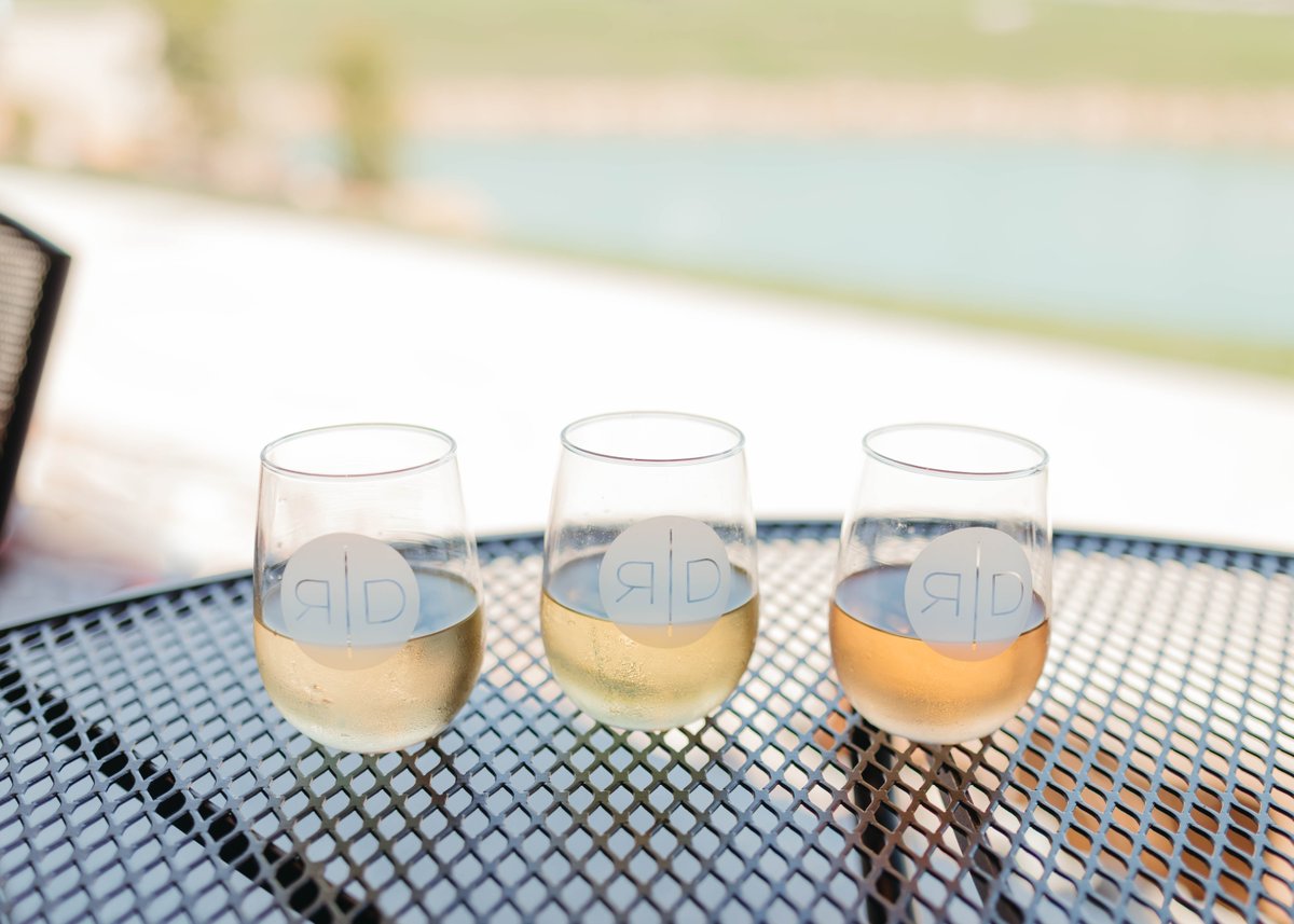 The only decision you should have to make on a Sunday is "Red, White or Rosé?" 🍷

#GetInHere for 1/2 Price Bottles all day long at a Red Door near you ☀️