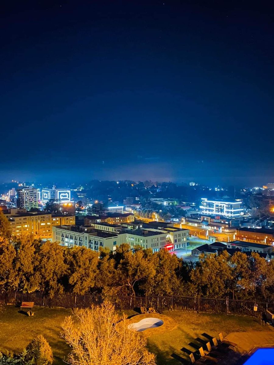 AfricaViewFacts's tweet photo. Maseru, Lesotho 🇱🇸 by night. https://t.co/7VDbTAozp8