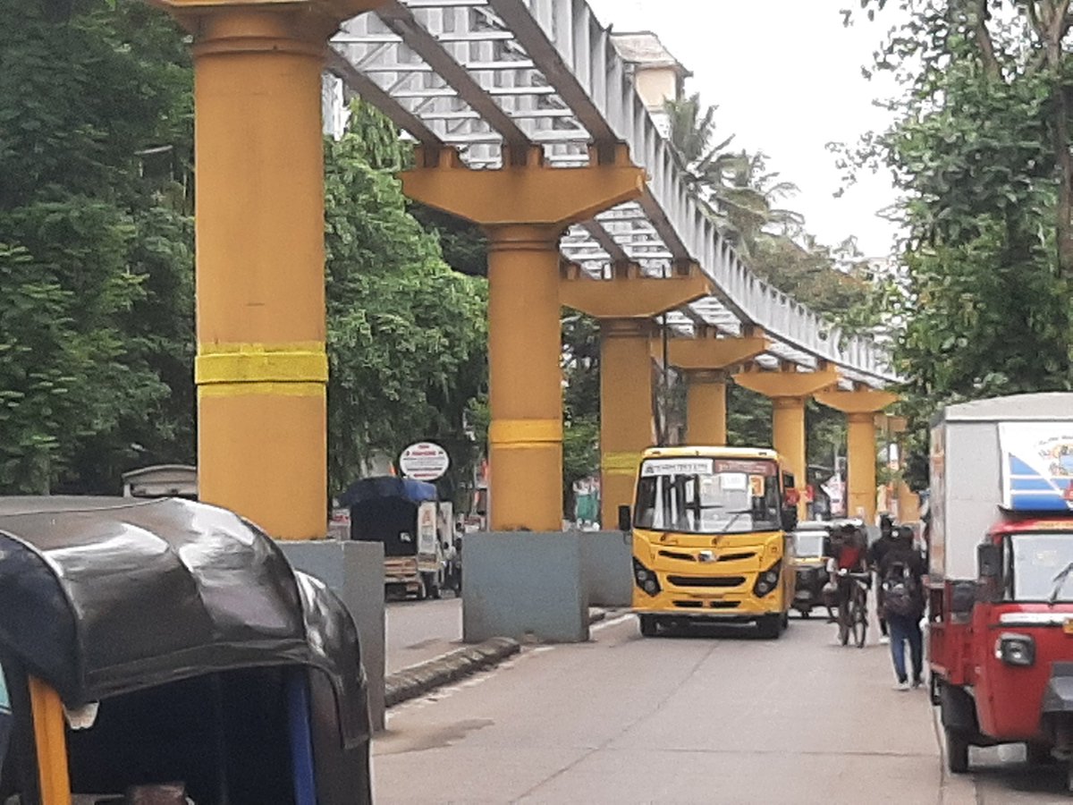 MumbaiSelfie's tweet image. MAHARASHTRA: #Borivali (East) #skywalk construction #workupdates in #Mumbai on Sunday, 30 June 2024. This will get connection between Borivali #railwaystation and #RashtriyaUdyan #MetroStation for daily commuters.
youtube.com/shorts/kO11qsf…
