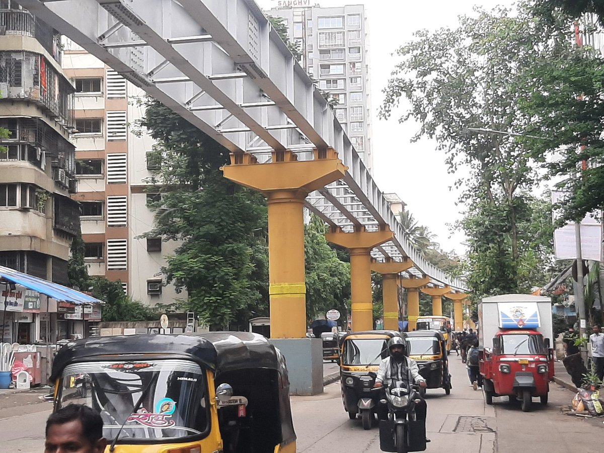 MumbaiSelfie's tweet image. MAHARASHTRA: #Borivali (East) #skywalk construction #workupdates in #Mumbai on Sunday, 30 June 2024. This will get connection between Borivali #railwaystation and #RashtriyaUdyan #MetroStation for daily commuters.
youtube.com/shorts/kO11qsf…