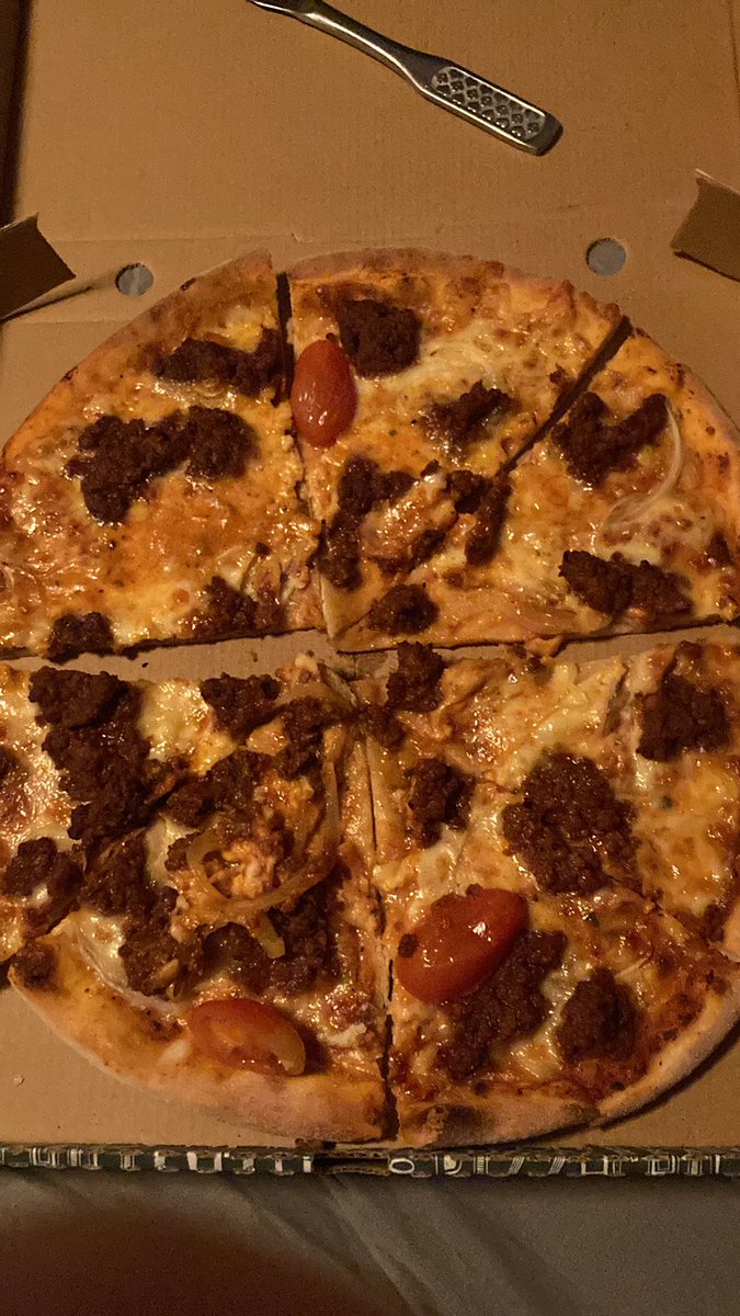 andyslamdunk99's tweet photo. amigo pizza https://t.co/slhTWRKLPc