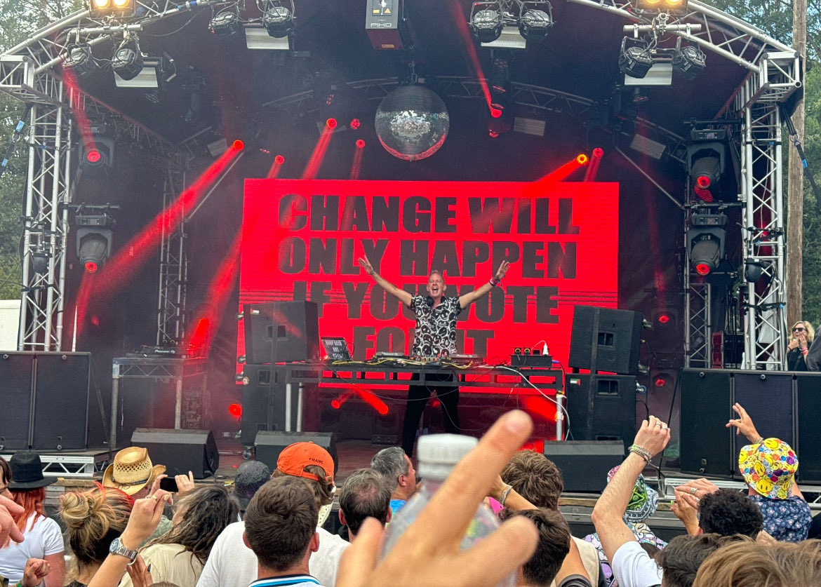 TomBaldwin66's tweet photo. The DJ ⁦@FatboySlim⁩ who used to do music lessons with ⁦@Keir_Starmer⁩ seems to be backing his old schoolmate this Thursday. https://t.co/IxQvlRWqlR