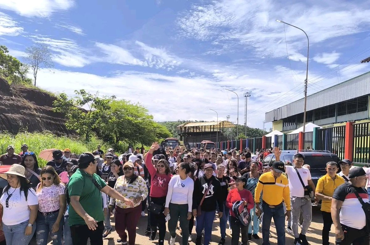 🇻🇪AMAZONAS

🚩CAMINANDO || En la parroquia Luis A. Gómez los militantes organizados en una marcha hasta el centro electoral FÉLIX SOLANO con alegría y compromiso...

<a href="/NicolasMaduro/">Nicolás Maduro</a>
<a href="/PartidoPSUV/">PSUV</a>
<a href="/dcabellor/">Diosdado Cabello R</a>
<a href="/jorgerpsuv/">Jorge Rodríguez</a>
<a href="/Jesusma26086362/">Matias</a>

#SimulacroMaquinariaPerfecta

🇻🇪Venceremos