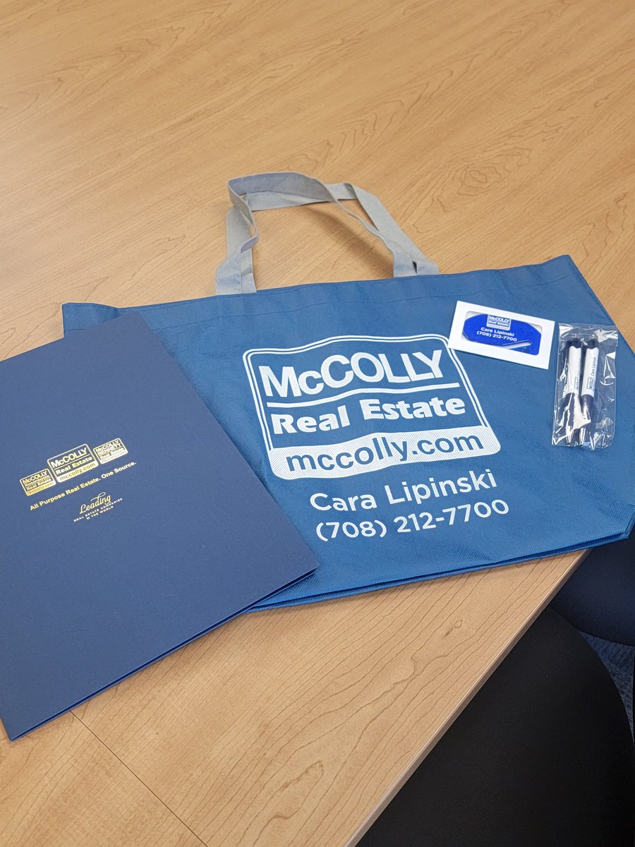 RealtyProCara's tweet photo. Yes, I work weekends! π Here at #mccollybennett to meet with some new buyer's this lovely Sunday morning.
#indianasearch #lovemeetingnewpeople
#realtyprocara #mccolly #realestateadvice #wannasellahouse #wannabuyahouse #handlingthedetails #readytogo #makingdreamscometrue https://t.co/Qw16xrCQ9M