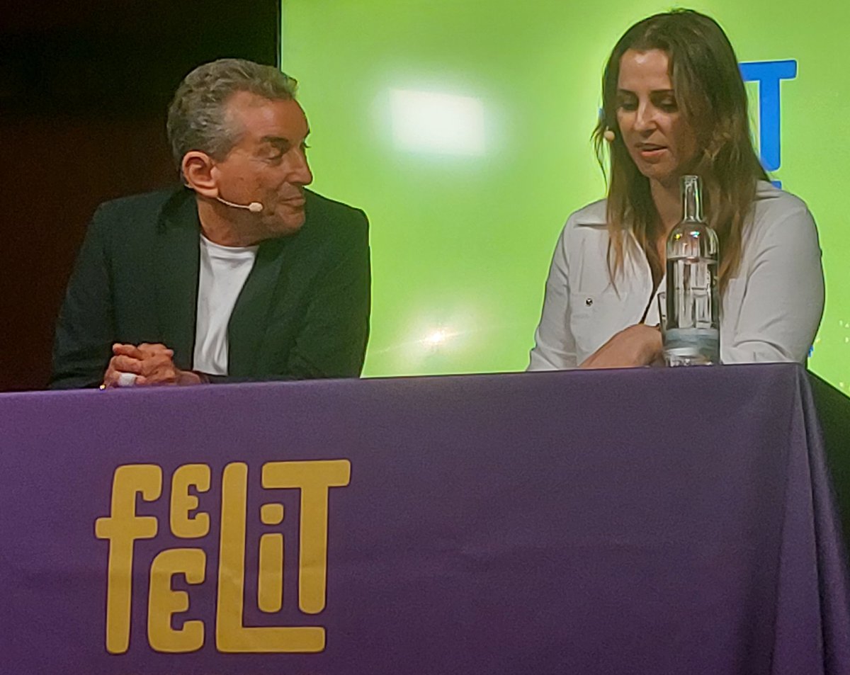 "Hasst nicht. Niemanden. Denkt daran, dass das Gegenteil von Hass Respekt ist. Kämpft dafür." Michel Friedman in "Judenhass".
Danke für beeindruckende und bewegende Momente bei der <a href="/feeLitHD/">feeLit. Internationales Literaturfestival</a>, liebe <a href="/jagodamarinic/">JAGODA MARINIĆ 🪝</a> und lieber Michel Friedman. Das Gespräch war so viel und so voll.