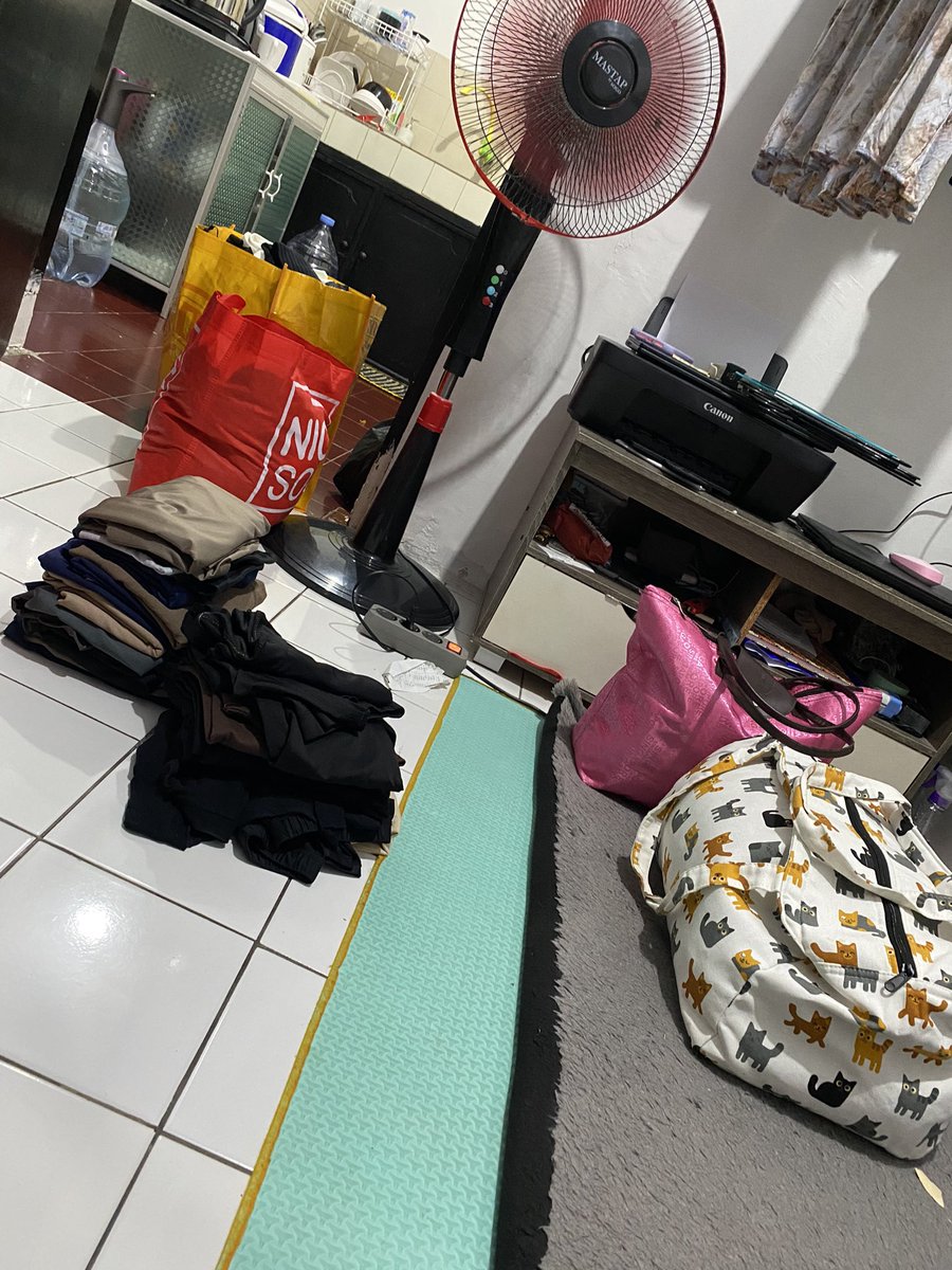 sheiilaa_s's tweet photo. Hari ini gw milih pergi dari rumah dan sangat siap nerima konsekuensinya walaupun ada ketakutan terbesar dalam hidup gw tp gw harus jalanin ini 😔 https://t.co/SmJwV0hzd9