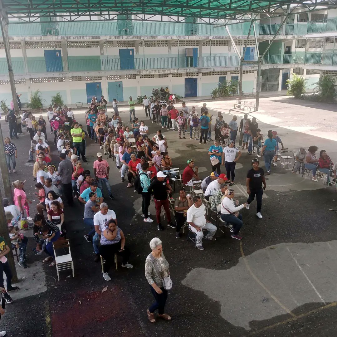 !! Vamos a la victoria!!

Presidente Nicolás Maduro, aquí está el pueblo venezolano en este simulacro firmes y defendiendo el legado de nuestro comandante Hugo Rafael Chávez frías.
#28Jul 
#ComunicadoresLegislativo