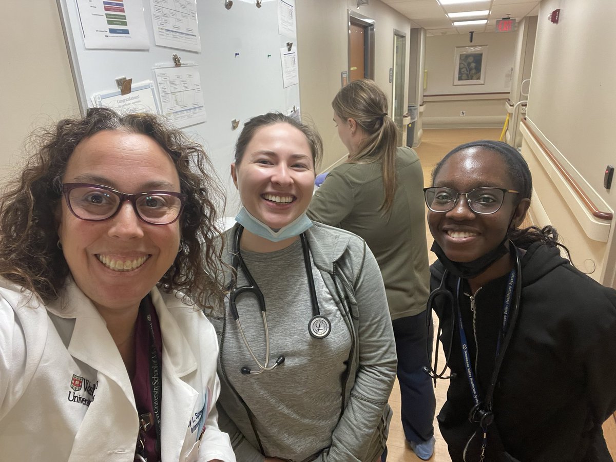 abbyWUim's tweet photo. 🥼🩺🥼🩺🫀🫁🧠🥳Sunday Funday rounds w our awesome IM team! 🥯🥯&amp; feedback today! Great discussions on adaptive leadership, empathy &amp; compassion at the bedside, #ClinicalReasining, assessing learners’ ability &amp; resdiness, pt care &amp; #MedEd! #SupportTrainees w #feedback to grow! https://t.co/iEUKNB2BCa