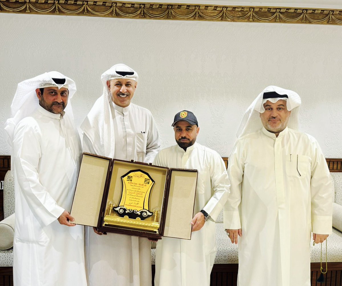 faisal_alarabii's tweet photo. كل الشكر والتقدير لأعضاء مجلس إدارة النادي العربي السابقين الأخوان
ناصر الصفار 
جاسم المضف 
حمد بن حيدر 
على تكريمكم السخي لي ومشكورين ماقصرتوا وكثر الله خيركم 

وشكراً لكم من القلب 💚يا محبين القلعة الخضراء🌹 https://t.co/SWqtubhFSs